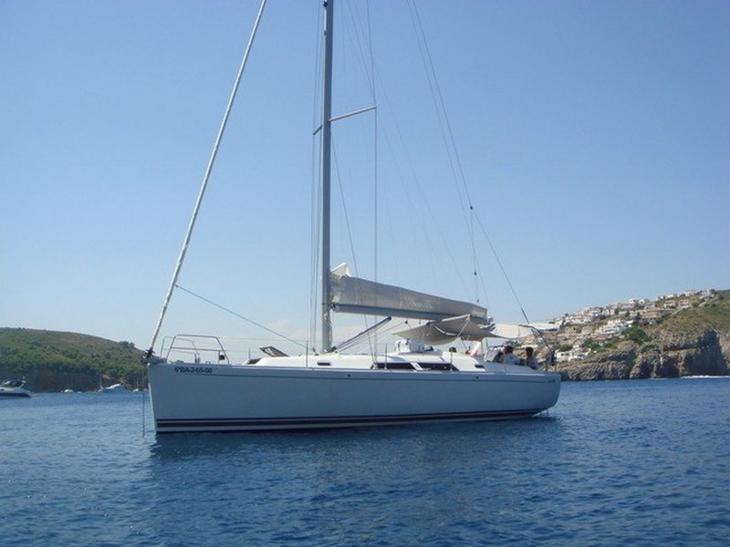 Sail boat FOR CHARTER, year 2008 brand Hanse and model 400, available in Club de Vela de Blanes Blanes Girona España